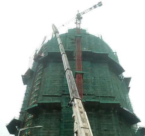 莆田市吊车在工地上作业